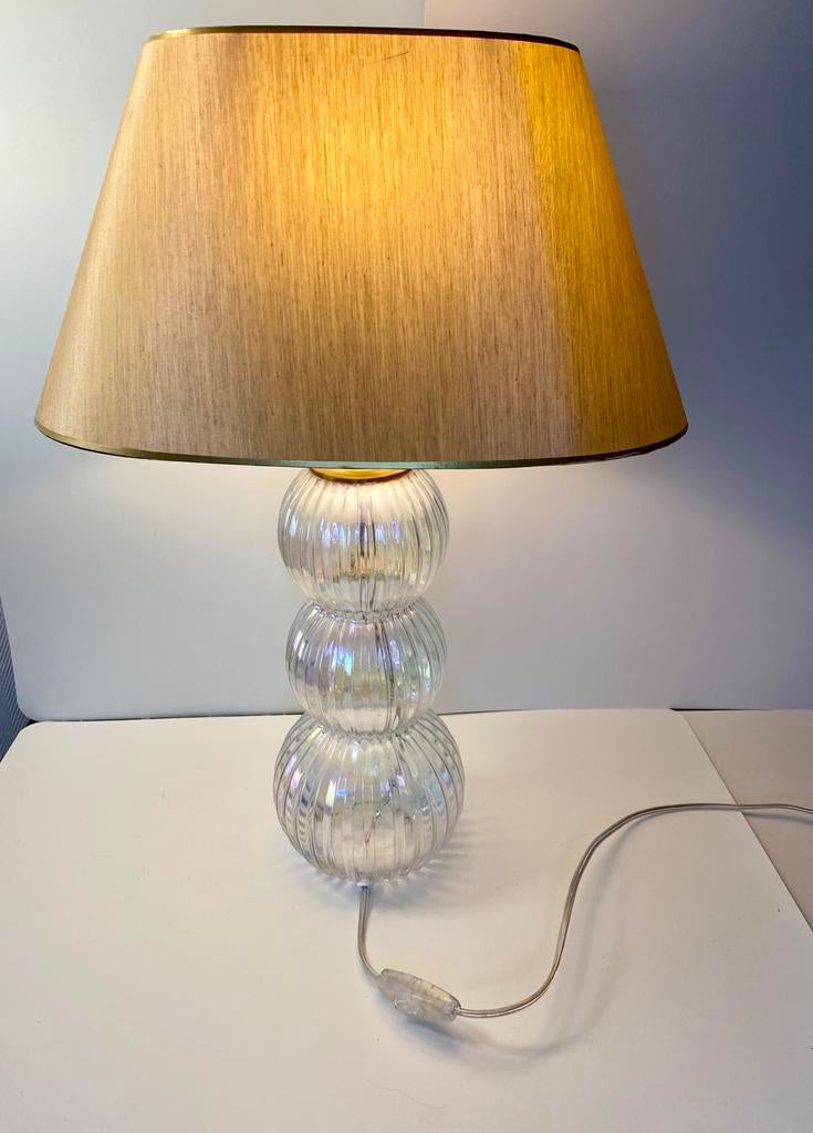 Prachtige glazen lampenpoot 40 cm + goudkleurige lampenkap, Huis en Inrichting, Lampen | Tafellampen, Ophalen of Verzenden, Zo goed als nieuw