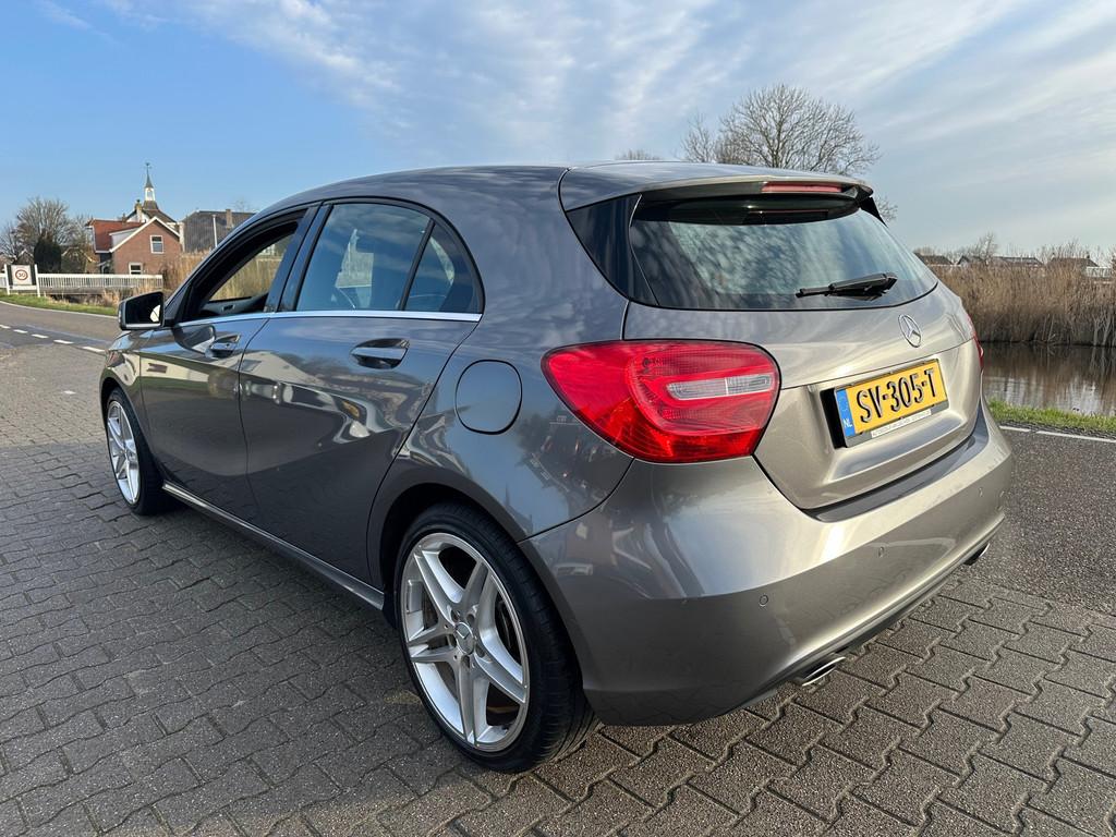 Mercedes-Benz A-klasse 180 Navi PDC, Cruisecontrol, Bluetoot, Gebruikt, 4 cilinders, Met garantie (alle), Leder en Stof
