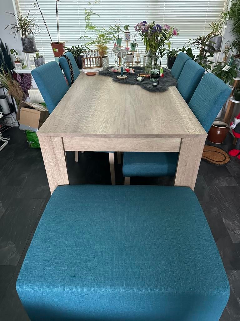 Leen Bakker serie lidia eettafel en kast, 4 stoelen, hocker, Ophalen, 50 tot 100 cm, Zo goed als nieuw, 150 tot 200 cm