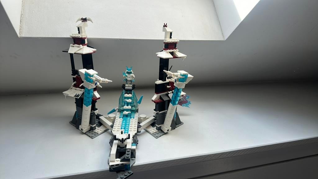 Lego ninjago ijskasteel met de ijskeizer zane, Verzamelen, Ophalen of Verzenden, Zo goed als nieuw, Actiefiguurtje