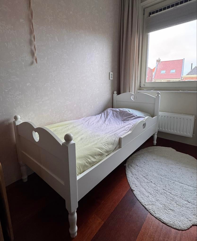 Peuterbed incl. matras en uitvalbeveiliging, Kinderen en Baby's, Ophalen, 70 tot 85 cm, Zo goed als nieuw, Minder dan 140 cm