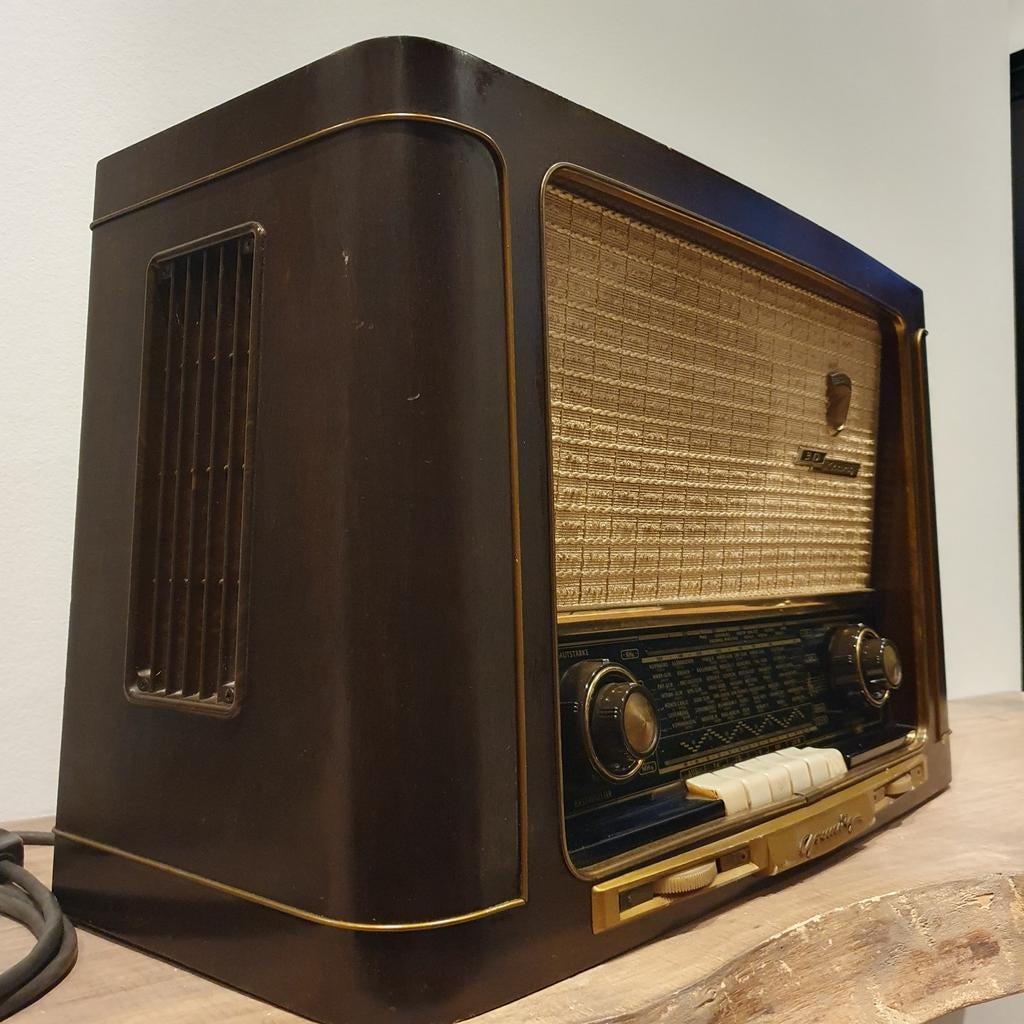 Mooie oude Grundig 2030 w buizenradio uit de  jaren 50, Antiek en Kunst, Antiek | Tv's en Audio, Ophalen of Verzenden