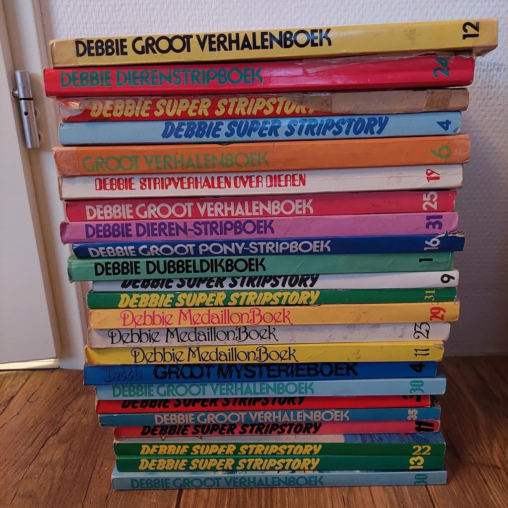 Debbie Vintage stripboeken 23 stuks in één koop, Meerdere stripboeken, Ophalen, Gelezen