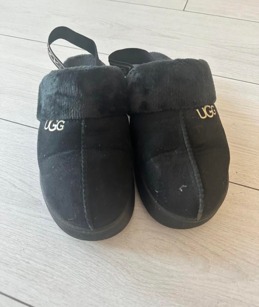 Zwarte Originele UGGs met Bandje – Maat 38– Slechts €35, Kleding | Dames, Schoenen, Ophalen of Verzenden, Zo goed als nieuw, Zwart