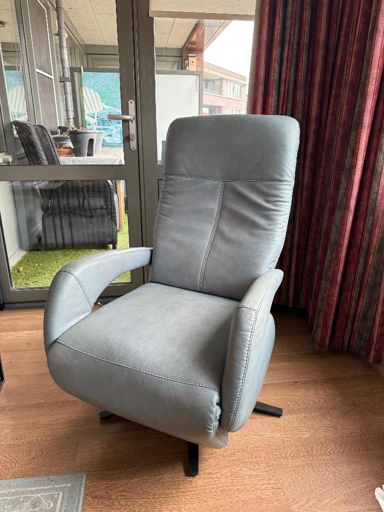 Comfortabele Relaxfauteuil – Handmatig verstelbaar, Zo goed als nieuw, 50 tot 75 cm, Ophalen, Magnifique