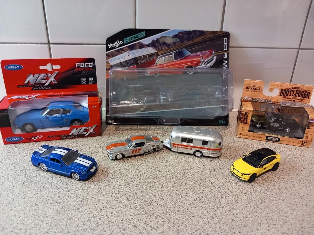 Diverse schaalmodellen (let op 1:64) Ford en Dodge, Ophalen of Verzenden, Maisto