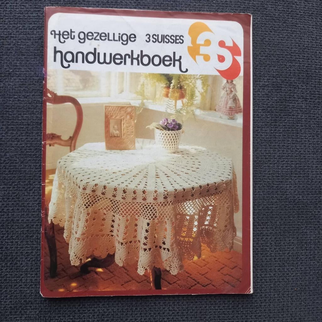 Het gezellige handwerkboek 3 Suisses (haken haakpatronen), Hobby en Vrije tijd, Breien en Haken, Ophalen of Verzenden, Gebruikt