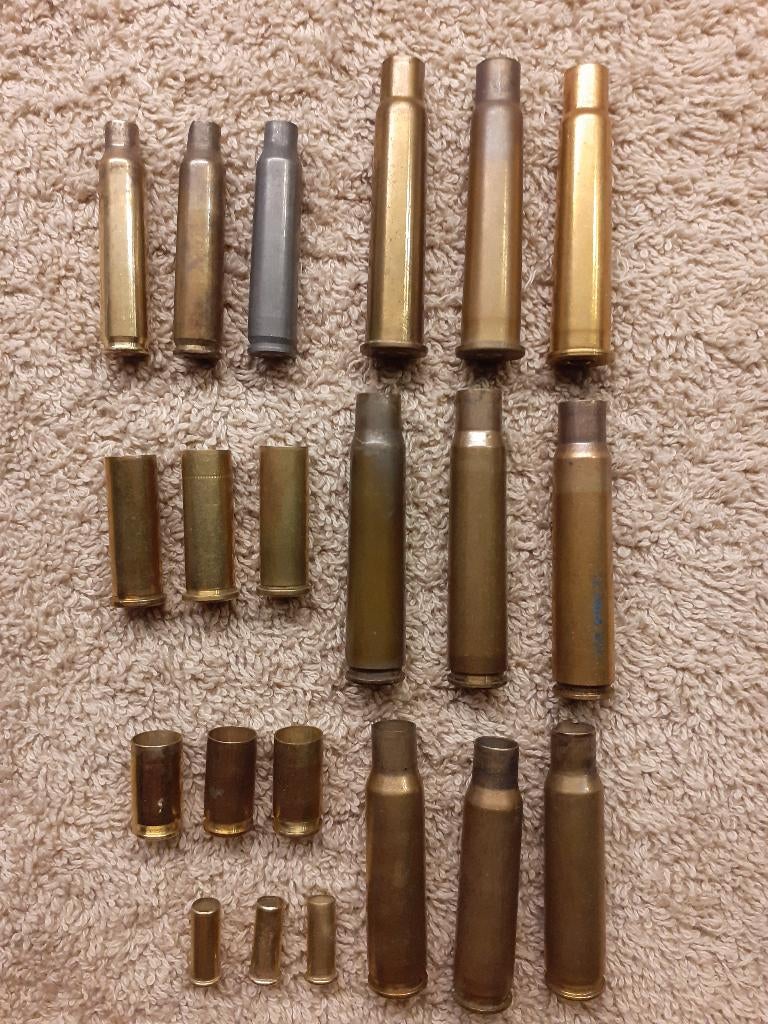 Hulzen 7 kalibers x 3 verschillende  (ONKLAAR) ., Verzamelen, Militaria | Algemeen, Landmacht, Hulzen of Bodemvondsten, Nederland