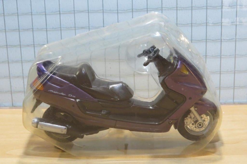 Yamaha YP250 DX Majesty scooter 1:18 blister, 5657 ES  Eindhoven Nederland, Nieuw, Ophalen of Verzenden, Toi-Toys International