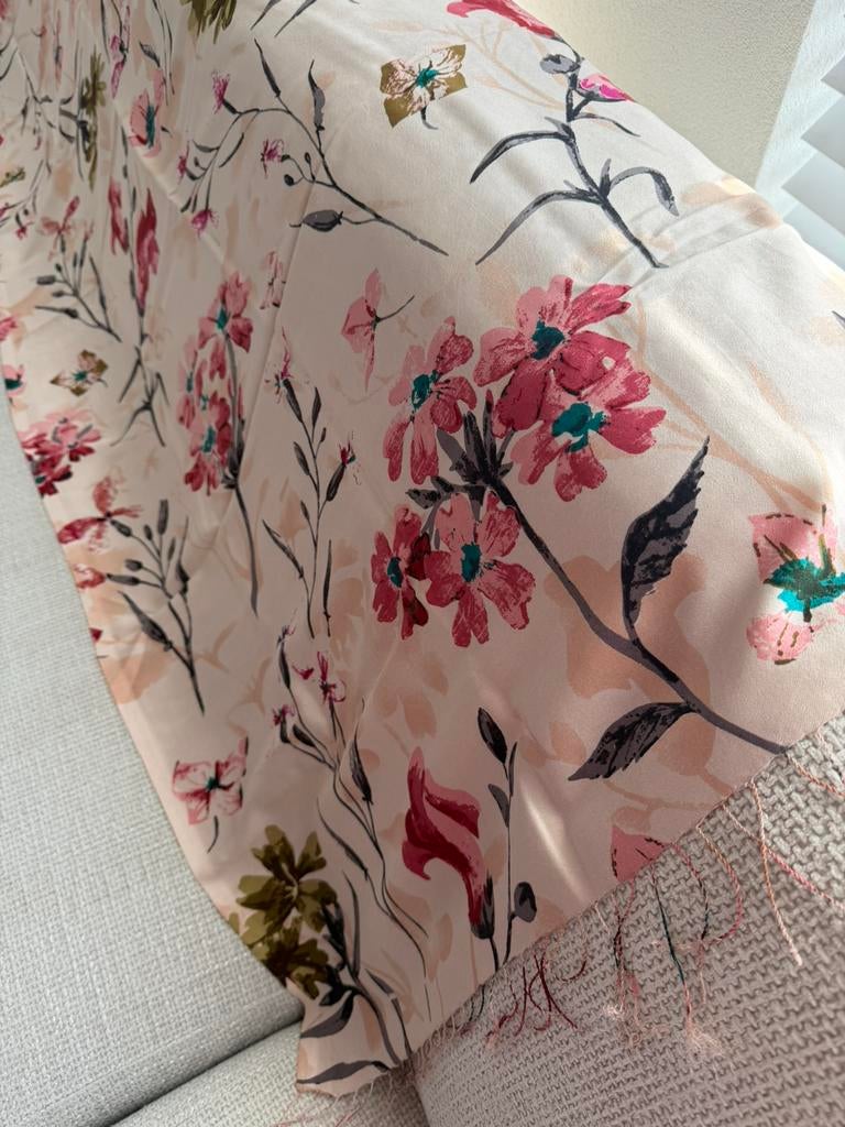 Mooie 100% zijde sjaal., Ophalen of Verzenden, Zo goed als nieuw, Sjaal