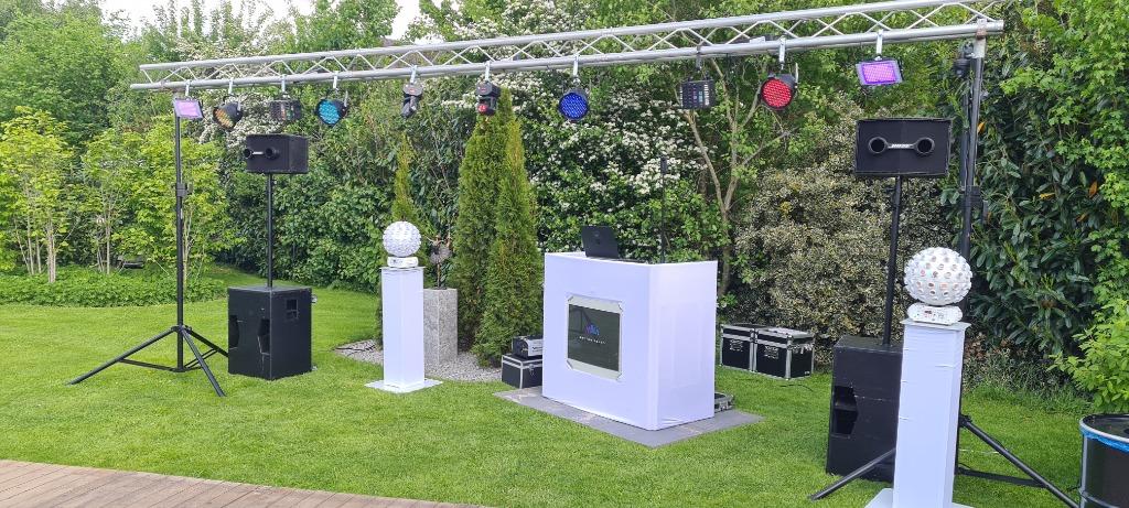 DJ huren, DJ boeken, Feest DJ, Dj inhuren, deejay, DJ zoeken, Diensten en Vakmensen, Muzikanten, Artiesten en Dj's, Dj