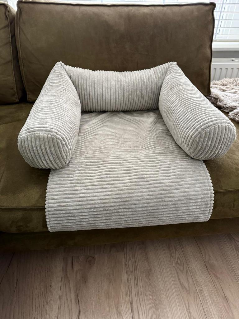 Hondenkussen ribbed designed by Lotte kleur beige/grijs, Dieren en Toebehoren, Hondenmanden, Zo goed als nieuw, Ophalen of Verzenden