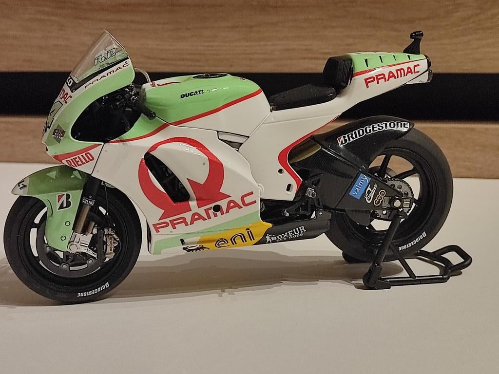 Minichamps: Ducati Desmosedici GP11 - Randy de Puniet, Ophalen of Verzenden, Nieuw, 1:9 t/m 1:12, Motor