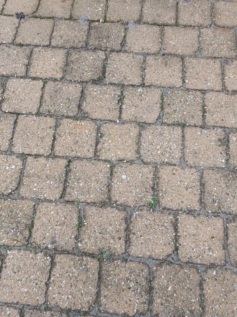 Gezocht geel koppelstenen 14x14cm, Ophalen of Verzenden, Beton, Klinkers