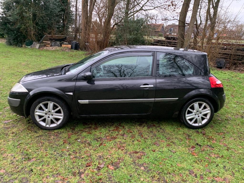 MEGANE 1.6 COUPE AUTOMAAT ORGINEEL NL + OPTIES+ BOEKJES +NAP, Auto's, Renault, Stof, 4 cilinders, Zwart, Origineel Nederlands