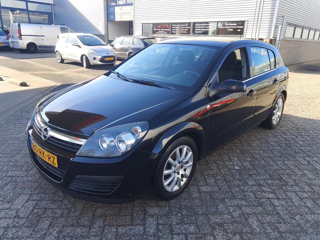 Opel Astra 1.6 16V 5D 77KW 2005 Zwart APK 03-27 NETTE WAGEN!, Voorwielaandrijving, Zwart, 4 cilinders, 1165 kg