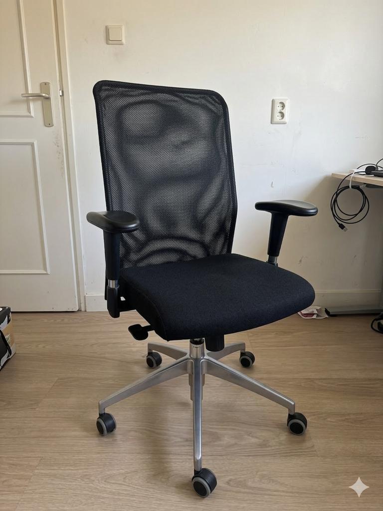 Luxe Markant Ergonomische Bureaustoel - Mesh Rug - Topstaat!, Ophalen, Zwart, Zo goed als nieuw, Bureaustoel