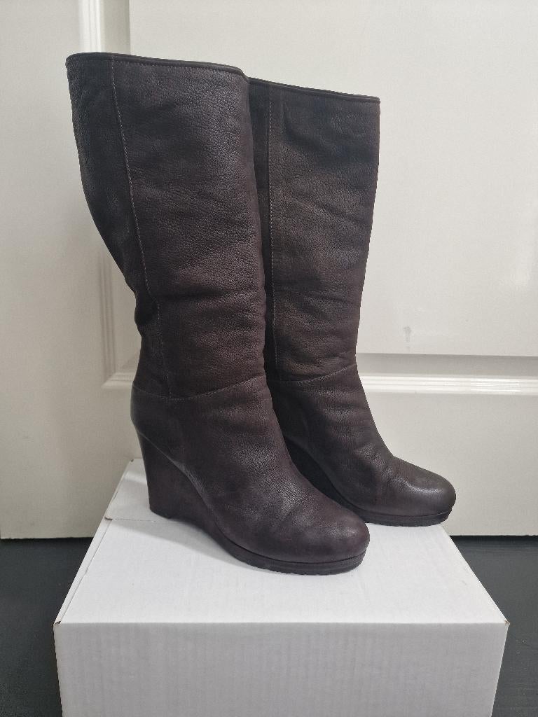 Prada leren laarzen maat 37, Kleding | Dames, Hoge laarzen, Ophalen of Verzenden, Zo goed als nieuw, Bruin