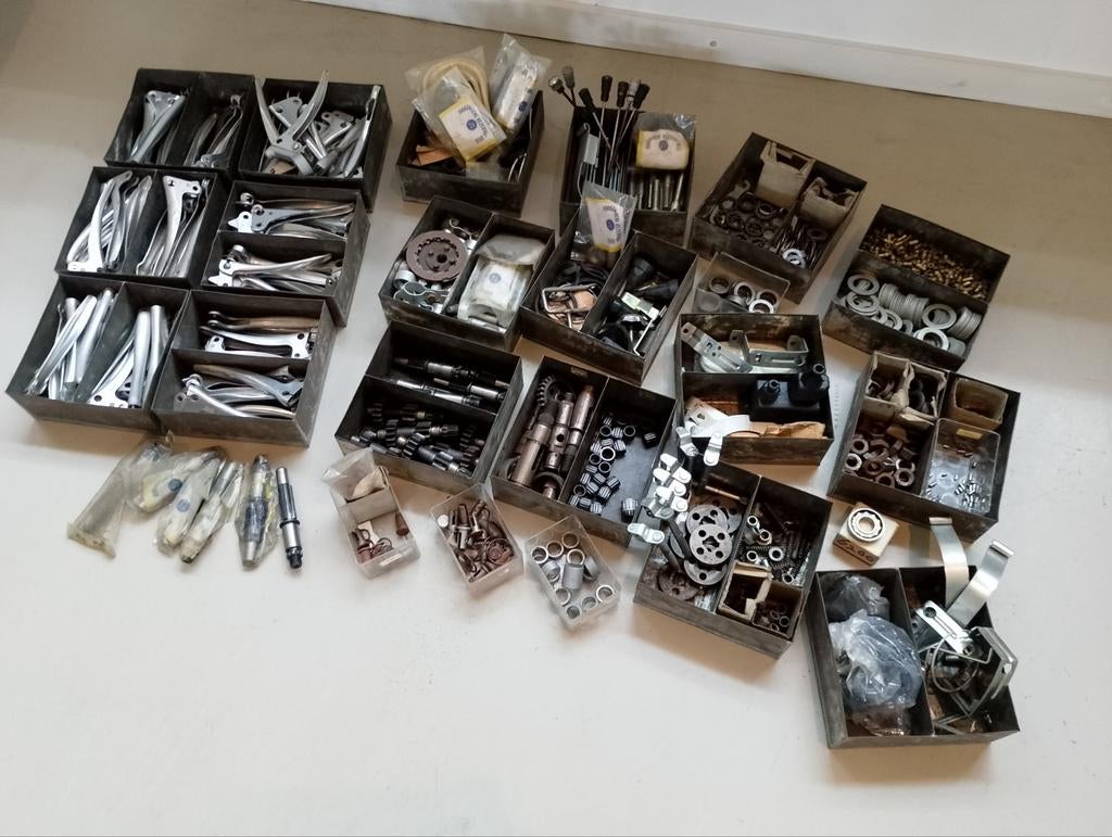 NOS Partij oldtimer Bromfiets onderdelen oa Tomos Magura enz, Ophalen, Nieuw, Overige typen, Overige merken