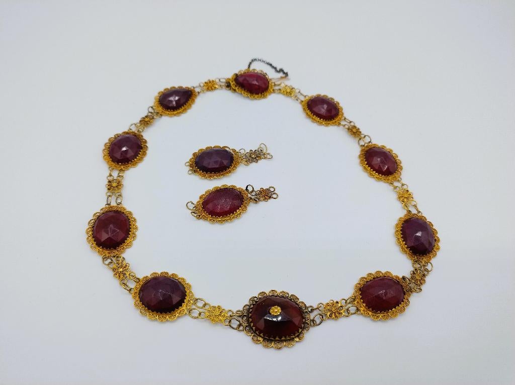 Gouden bootjesketting met granaat, 2 losse schakels, 42,5 cm