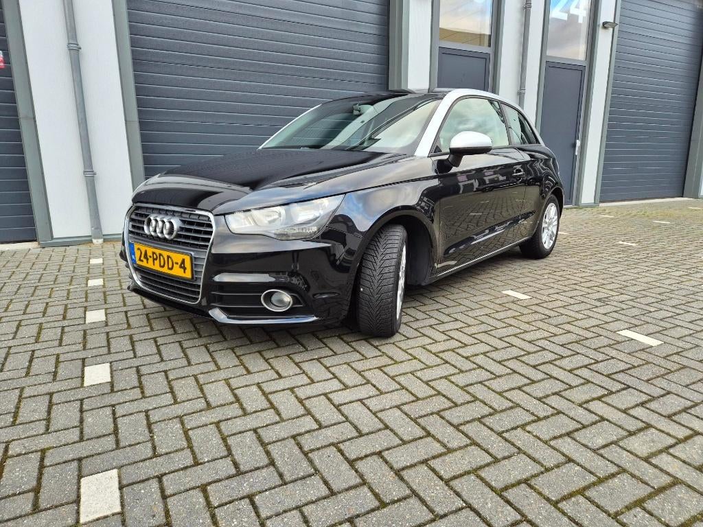 Audi A1 1.2 Tfsi 63KW 2011 Zwart, Auto's, Voorwielaandrijving, Stof, Zwart, 4 cilinders