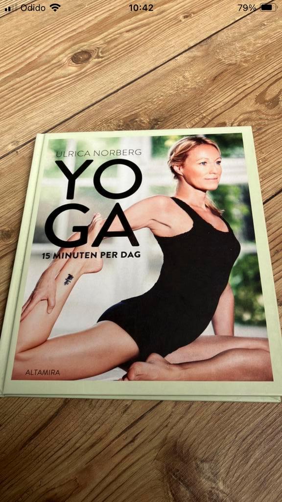 Yoga 15 minuten per dag ulrica nolberg, Boeken, Ophalen of Verzenden, Zo goed als nieuw, Gezondheid en Conditie