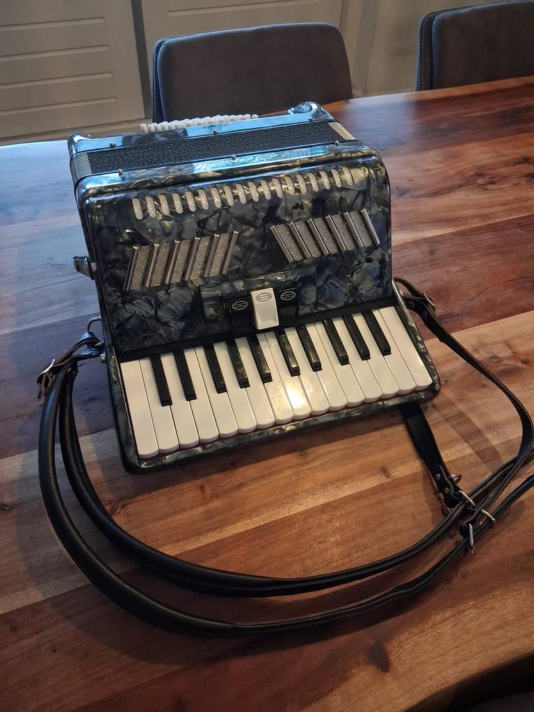 Serenelli Accordeon - Zo goed als nieuw, Muziek en Instrumenten, Ophalen, Zo goed als nieuw, Overige merken