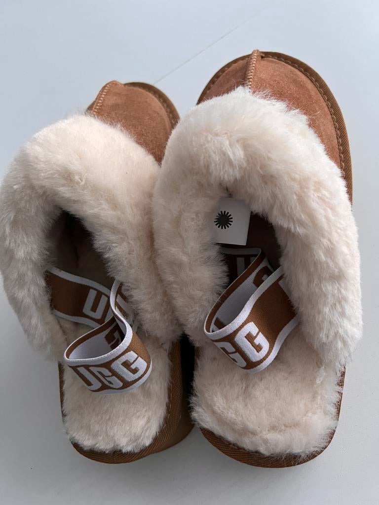 Orginele uggs met logo!!, Ophalen of Verzenden, Nieuw, Zwart, Sneakers of Gympen