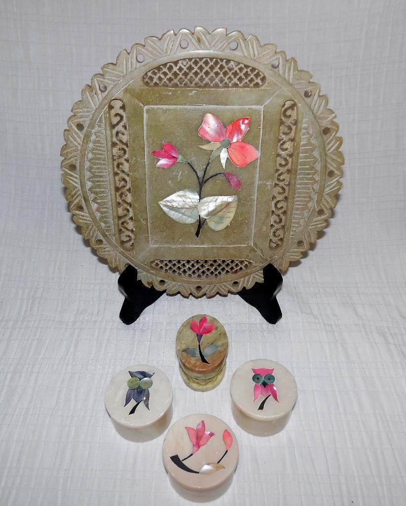 Bord en doosjes van natuursteen ingelegd met parelmoer, Ophalen of Verzenden