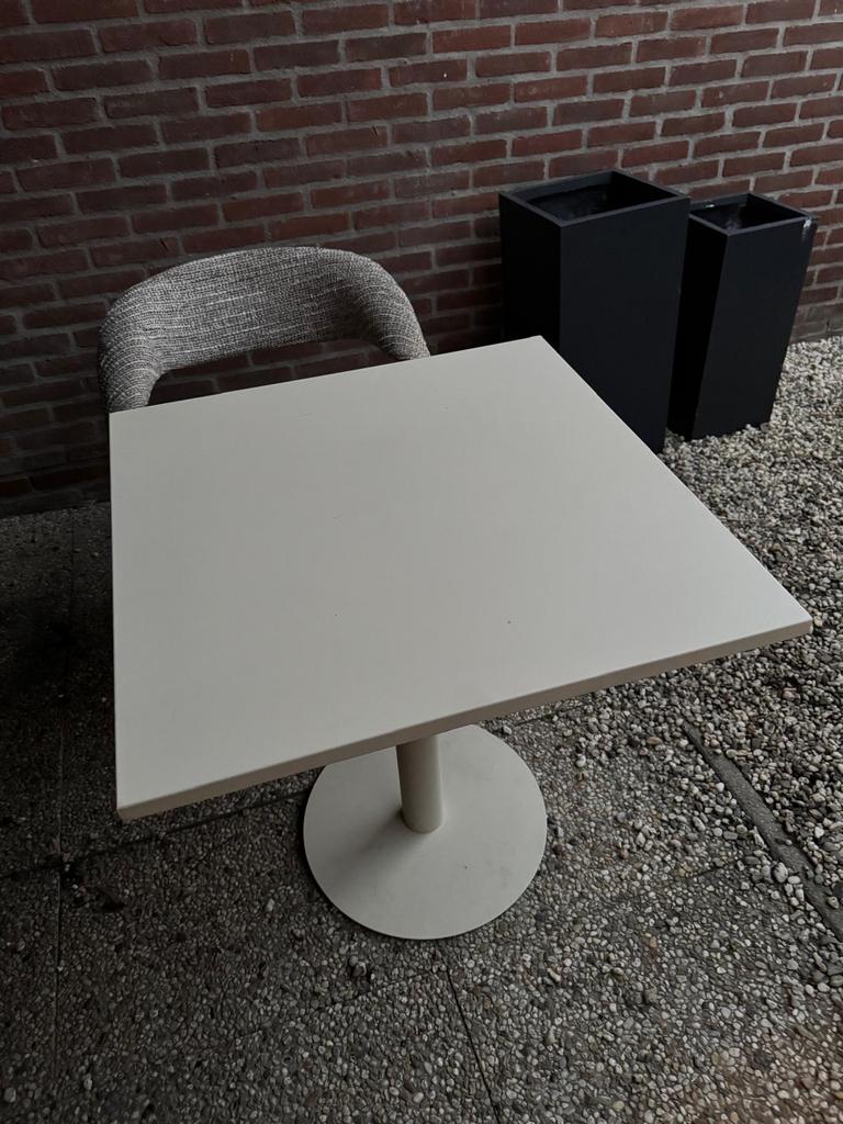 Licht beige Sklum tafel 70x70, Huis en Inrichting, Tafels | Eettafels, Ophalen, Gebruikt, Vierkant, Tot twee personen