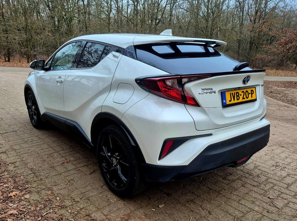 Toyota C-HR 1.8 Hybrid Dynamic . Camera. 18 inch . Apple car, Auto's, Toyota, Stof, 4 cilinders, Wit, 98 pk