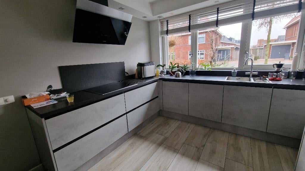 Nette betongrijze hoekkeuken+composiet werkblad GEDEMONTEERD, Huis en Inrichting, Keuken | Complete keukens, Hoekkeuken, Ophalen of Verzenden