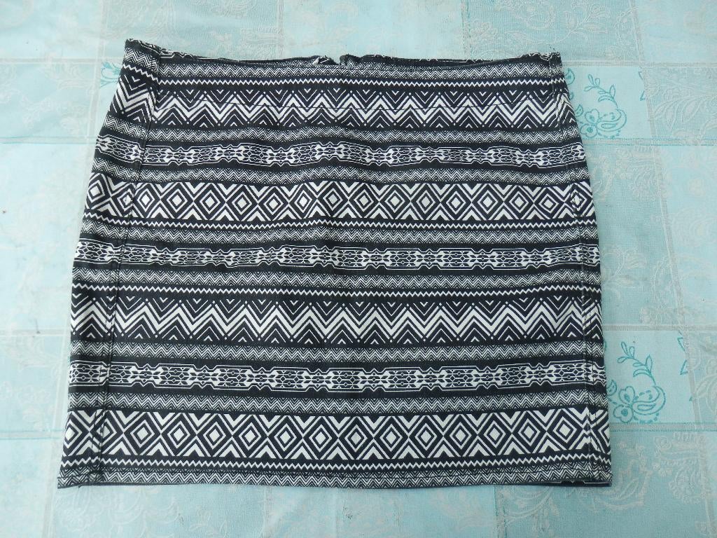 leuk kort rokje maat 42, Zwart, H&M Divided, Maat 42/44 (L), Ophalen of Verzenden