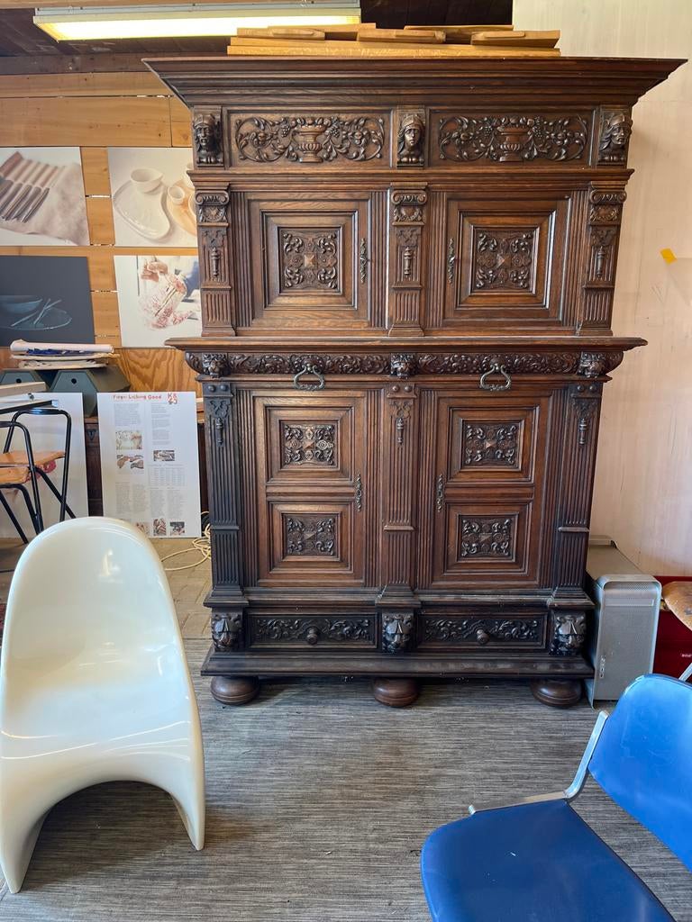 Prachtige eiken kast met gedetailleerd houtsnijwerk, Ophalen