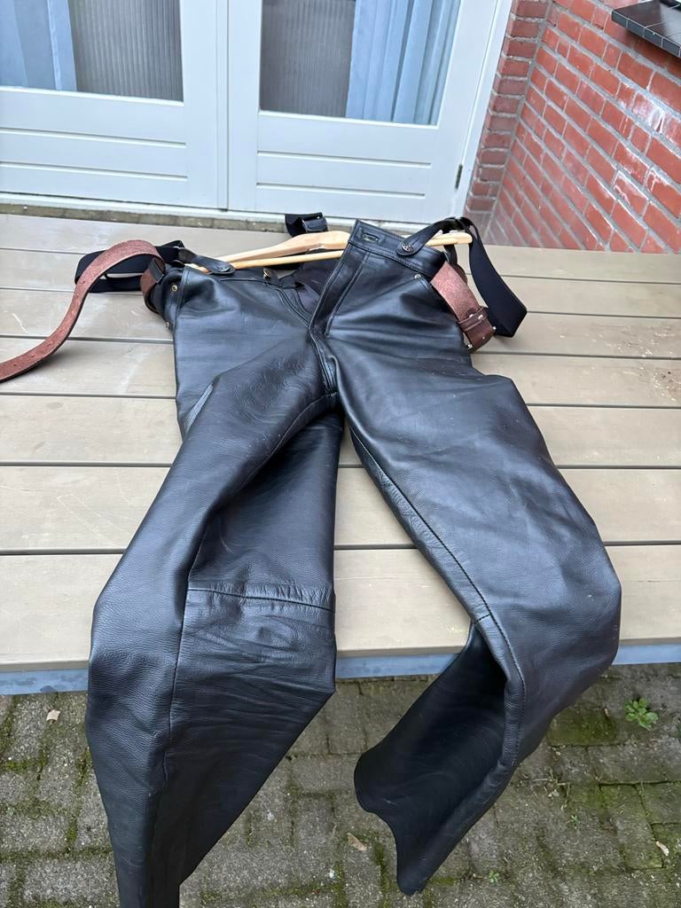 Leren motorbroek met bretels W36 L34, Motoren, Kleding | Motorkleding, Ophalen of Verzenden, Tweedehands, Heren, Broek | leer