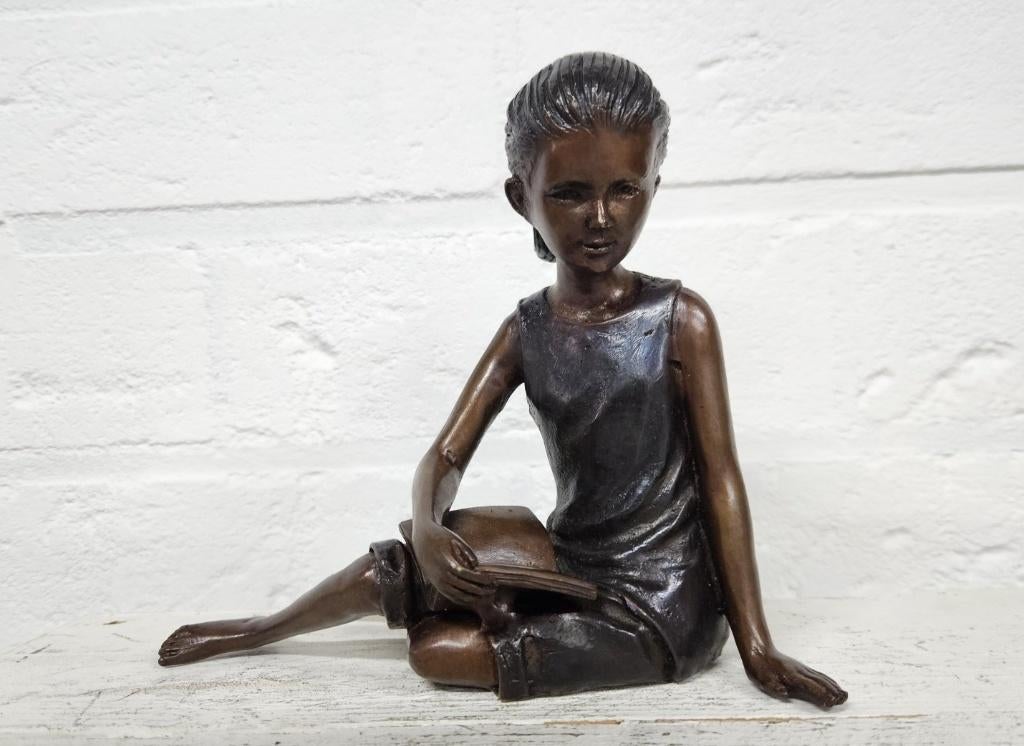 Bronzen beeld/ LEZEND MEISJE, Ophalen of Verzenden, Handgemaakt, Brons, Beeld