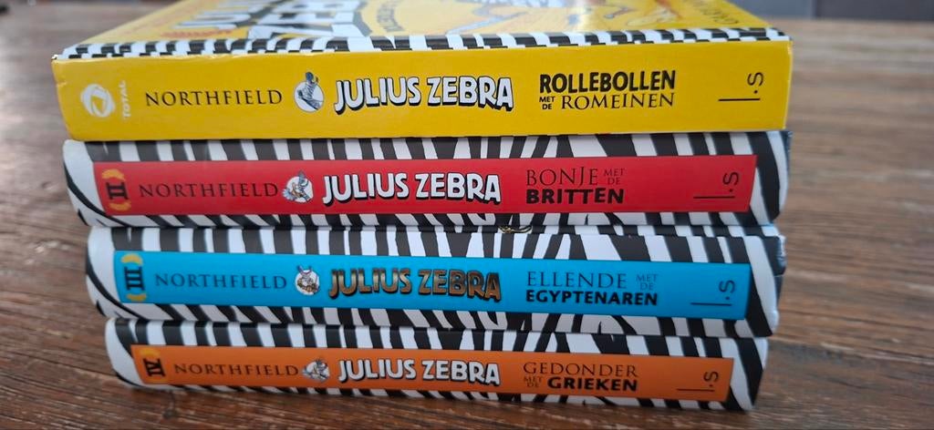 Julius Zebra deel 1 t/m 4, Ophalen of Verzenden, Zo goed als nieuw, Fictie algemeen