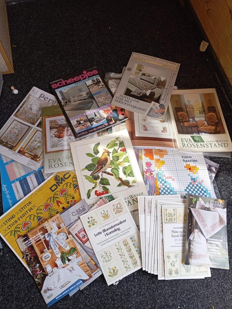 Borduurbladen met patronen, Ophalen of Verzenden, Handborduren, Patroon