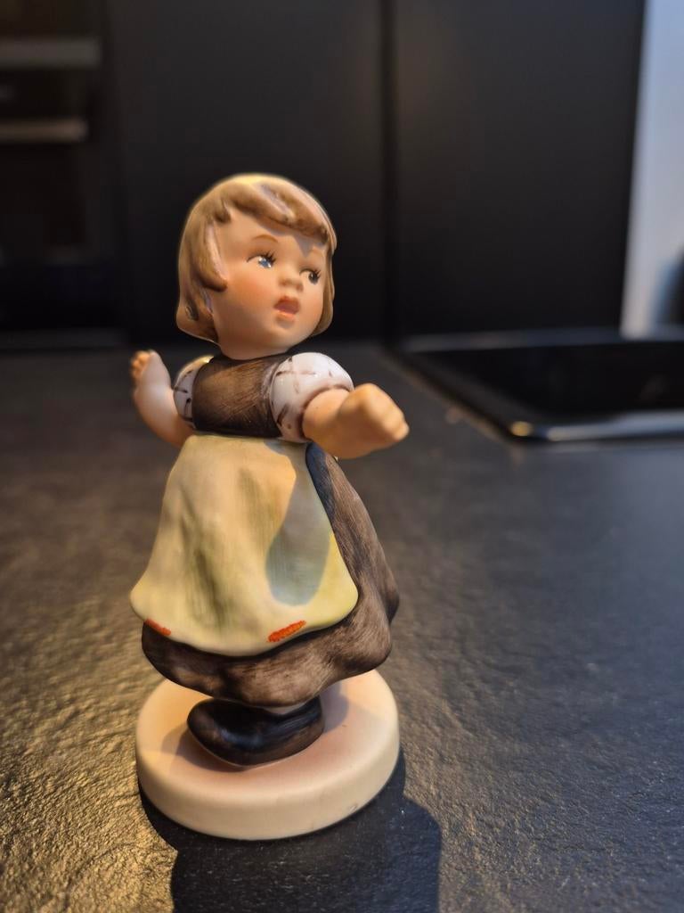 Hummel beeldje meisje, Ophalen of Verzenden