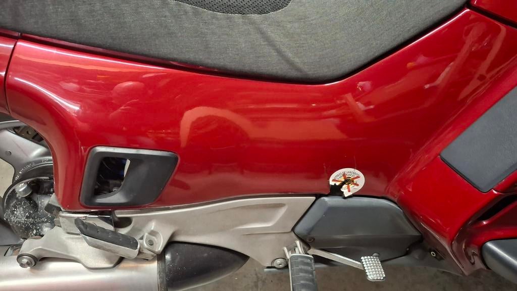 Gezocht Zijkap rechts Honda Pan European ST1100 1993 Rood, Motoren, Ophalen of Verzenden, Gebruikt