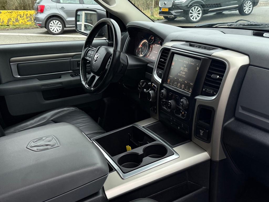 Dodge Ram 1500 3.6 V6 Quad Cab 6'4 - PANORAMA - STUUR / STOE, Auto's, Automaat, Achterwielaandrijving, Gebruikt, Zwart