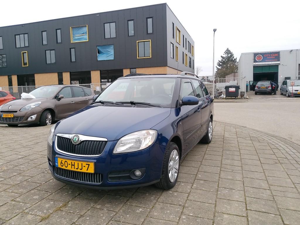 Skoda FABIA 1.6-16V AMBIENTE, Auto's, 450 kg, Gebruikt, 4 cilinders, Blauw