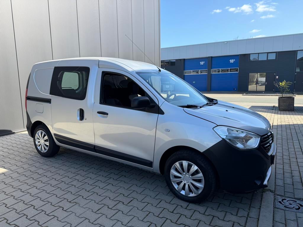 Dacia Dokker 2017 | 1.6 MPI benzine | Airco | 64.000KM, Dacia, Stof, Zwart, 1600 cc