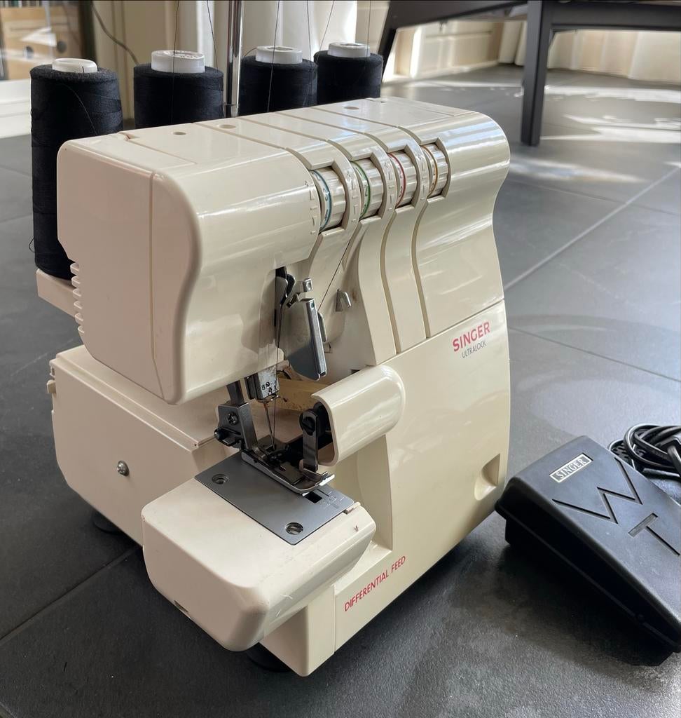 Singer Ultralock Lockmachine, Hobby en Vrije tijd, Naaimachines en Toebehoren, Ophalen of Verzenden, Gebruikt, Lockmachine, Singer