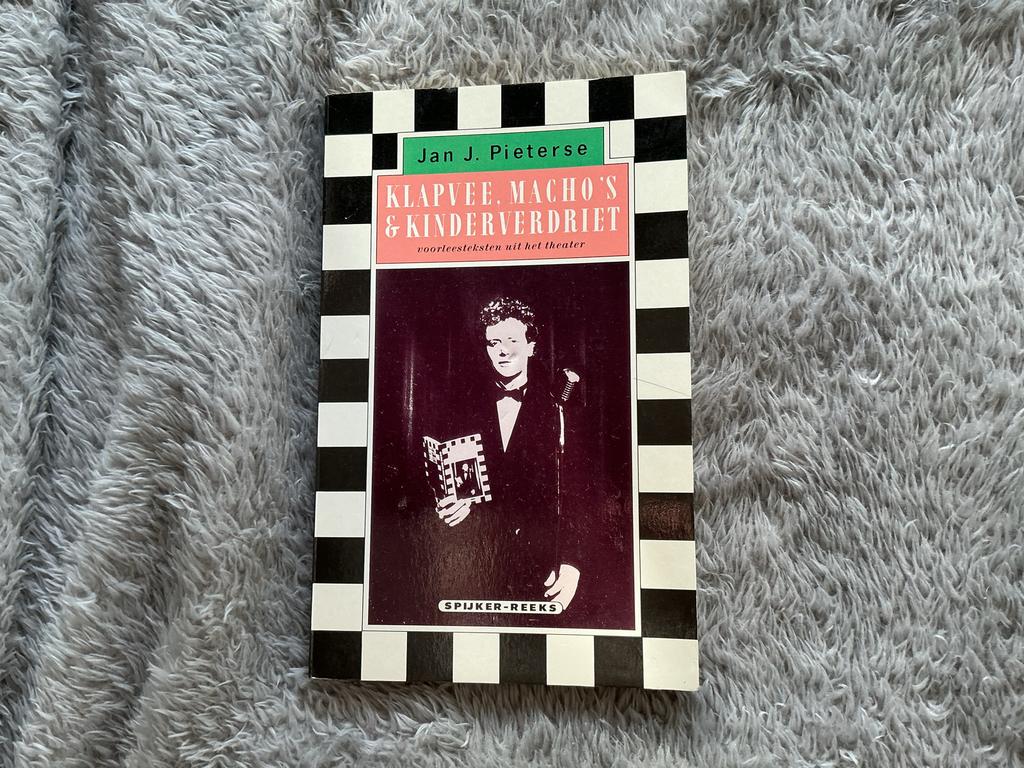 Klapvee, Macho's & Kinderverdriet - Jan J. Pieterse, Ophalen of Verzenden, Zo goed als nieuw, Anekdotes en Observaties