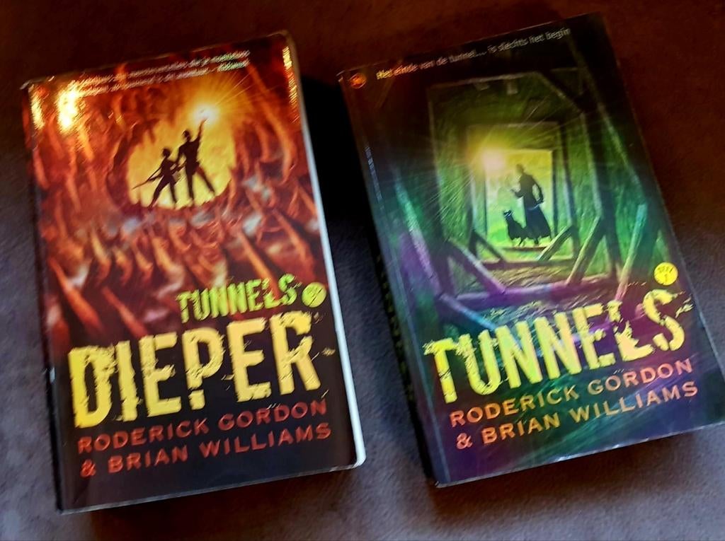 Tunnels: Dieper & Tunnels - Roderick Gordon & Brian Williams, Boeken, Ophalen of Verzenden, Zo goed als nieuw, Roderick Gordon & Brian Williams