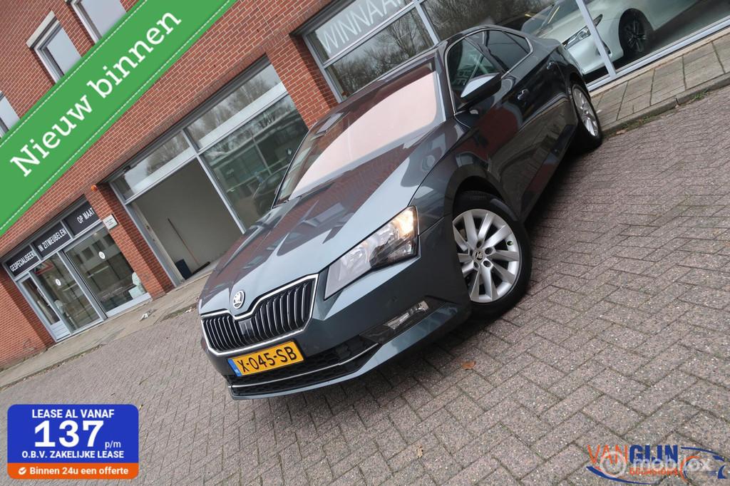 Skoda Superb 1.6 TDI Ambition Business Carplay Navi Automaat, Auto's, Skoda, Gebruikt, Euro 6, 4 cilinders, Lichtsensor