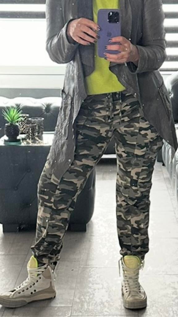 Ambika , travelstof broek , legerprintje maat L, Maat 38/40 (M), Overige kleuren, Ophalen of Verzenden, Zo goed als nieuw