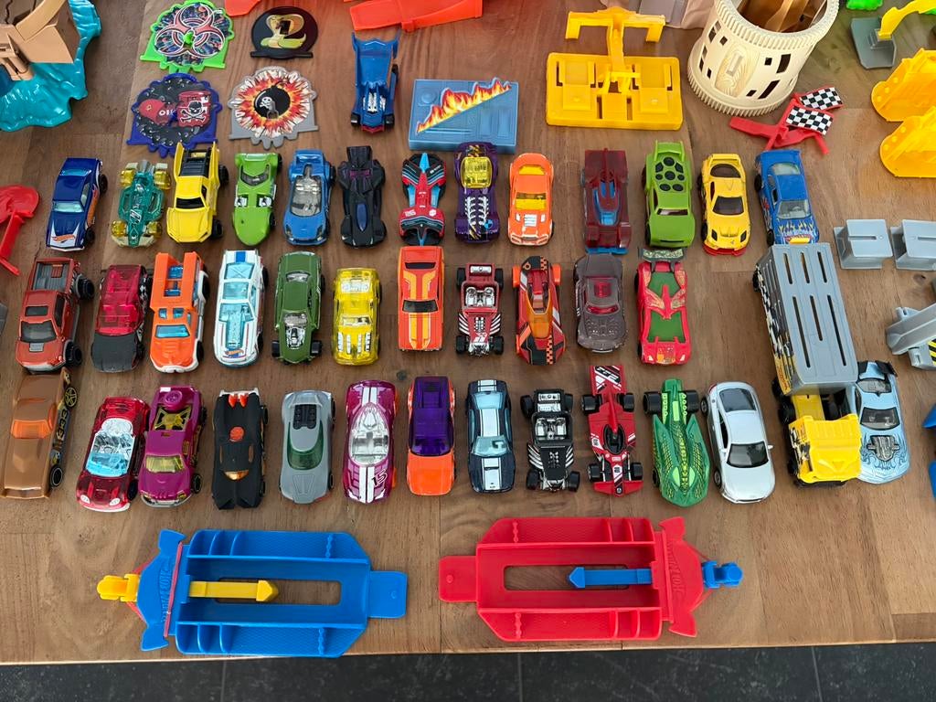 Veel hotwheels met banen en accessoires, Ophalen, Zo goed als nieuw