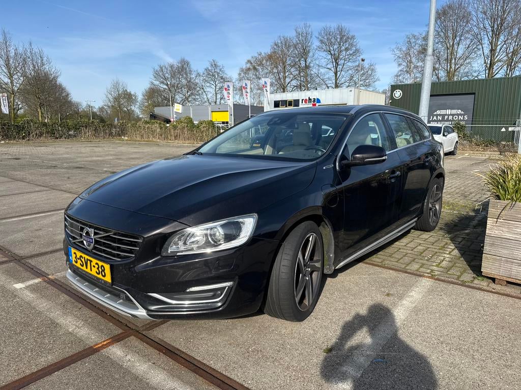 Volvo V60 D6 215pk Plug-in Hybrid 2013 Zwart, Auto's, 1849 kg, 1800 kg, Zwart, Particulier